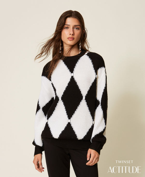 Pullover aus Wollmischung mit Rhomben und Stickerei
