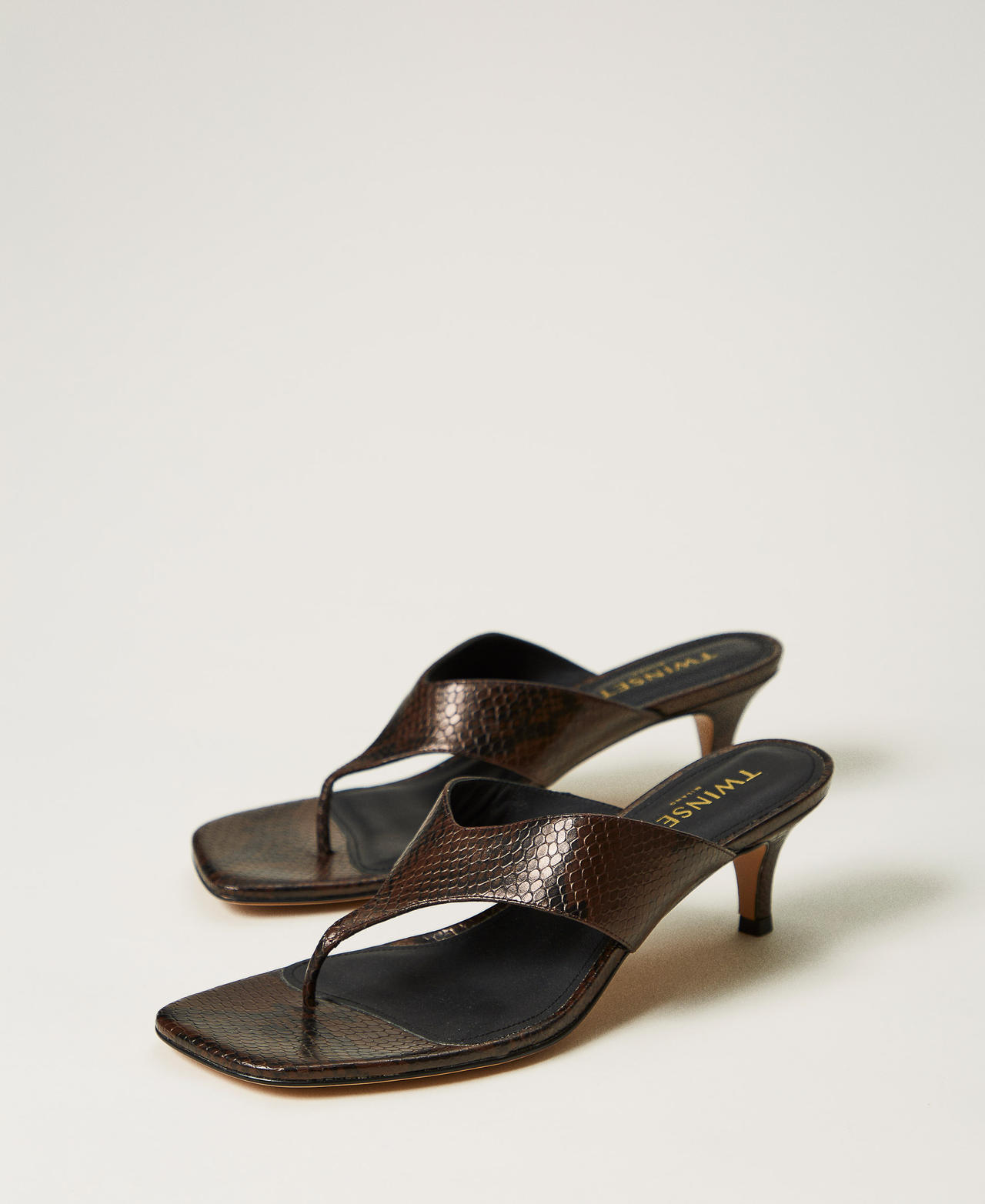 Sandalette aus Leder mit Zehentrenner Pitone Chocolate Frau 251TGT172_12383_02