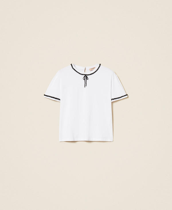 T-shirt con passamaneria e fiocco