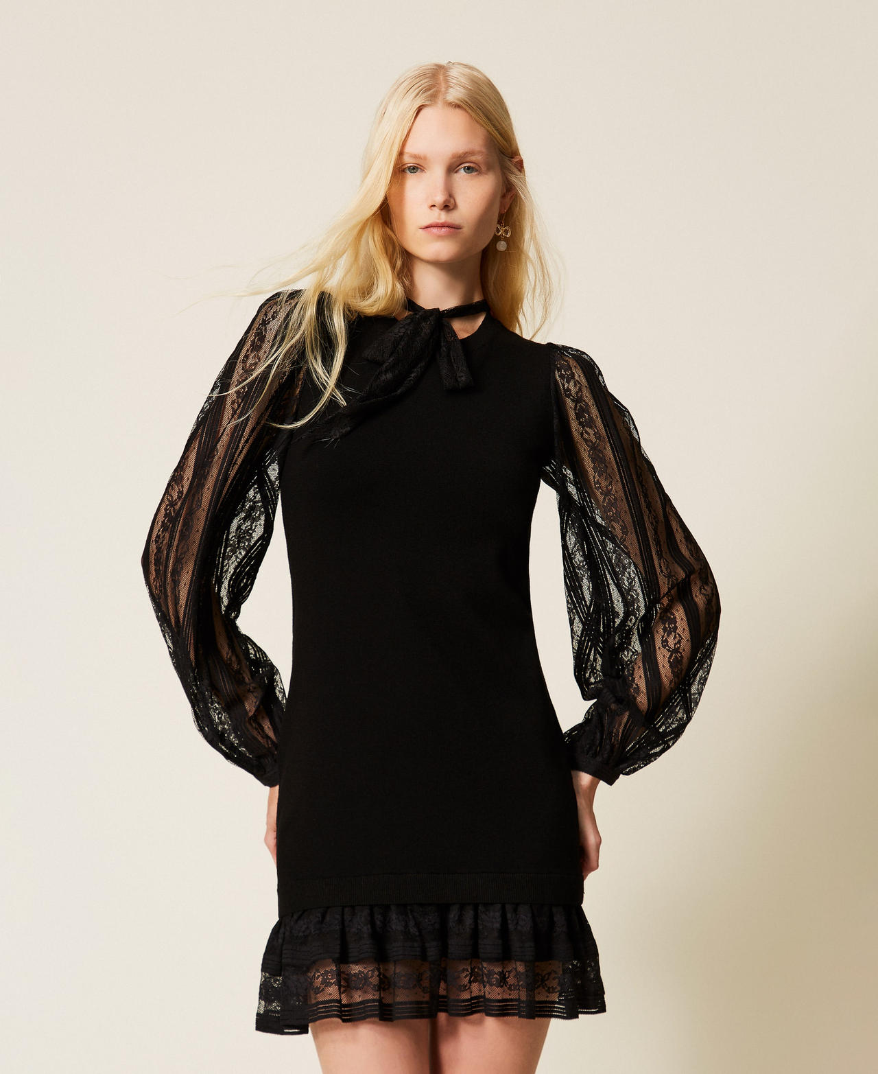 Abito corto in maglia e pizzo Nero Donna 261TP3430_00006_01