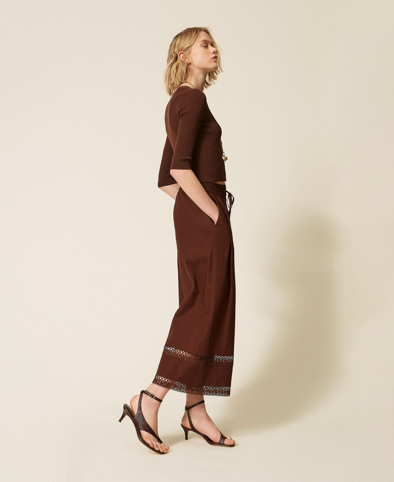 Pantalon ample en popeline avec broderie Coffee Liqueur Femme 261TT2252_12110_02