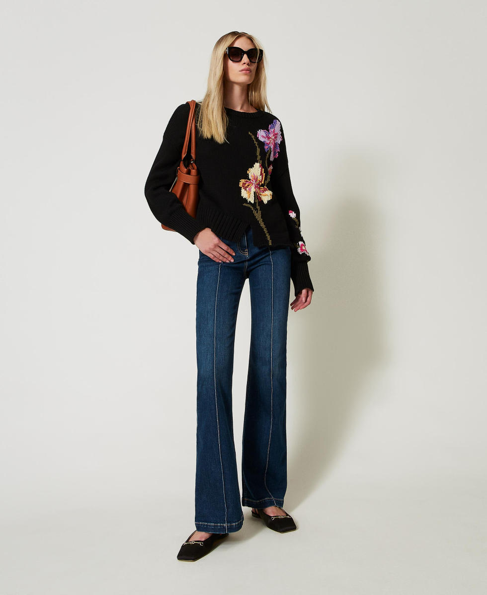 Pull avec fleurs et broderie r&eacute;alis&eacute;e &agrave; la main Noir Femme 251TP3591_00006_T0