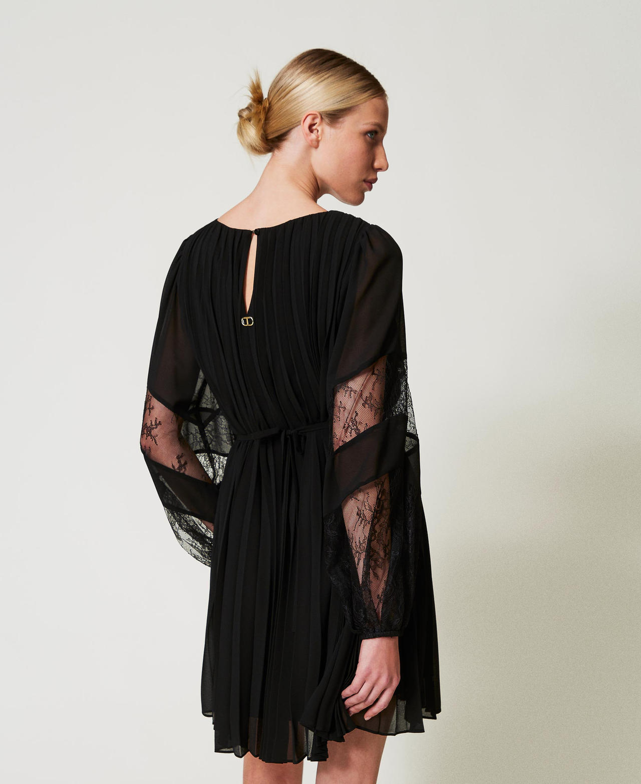 Short pleated georgette dress with lace Black Woman 251TP2783_00006_03