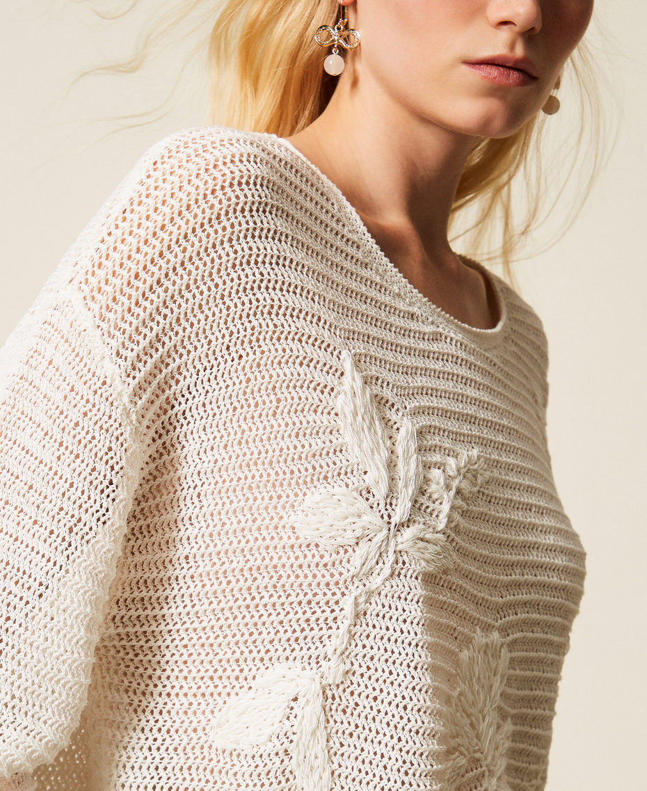 Handbestickter Netzpullover Lilie Frau 261TE3020_00381_04