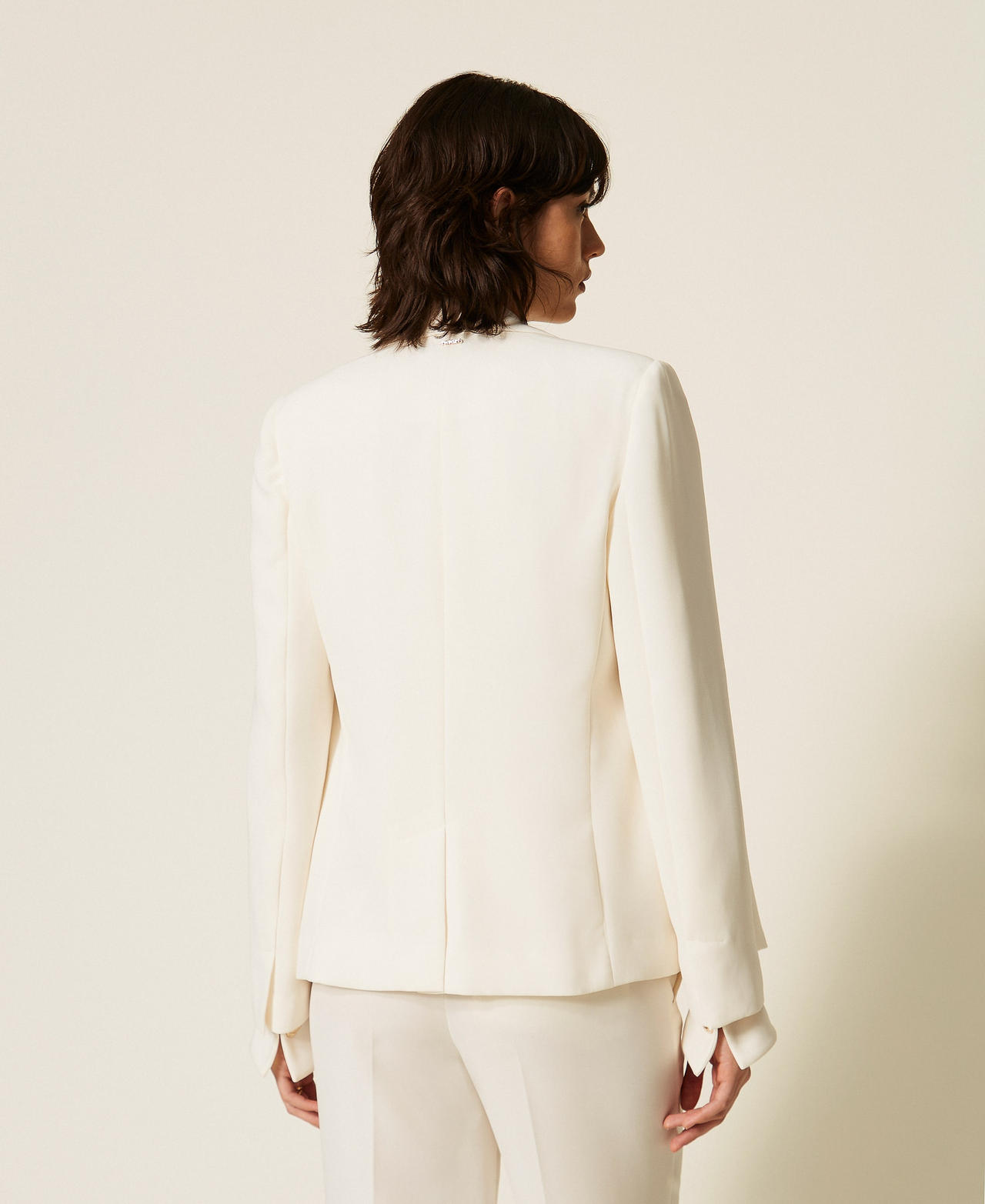 Cr&ecirc;pe blazer with heart-shaped button