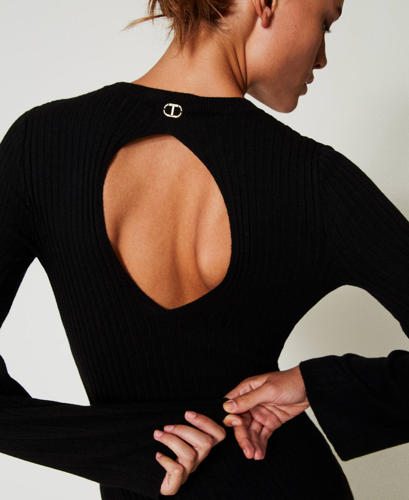 Maxi-Strickkleid mit Rippenmuster und Cut-out