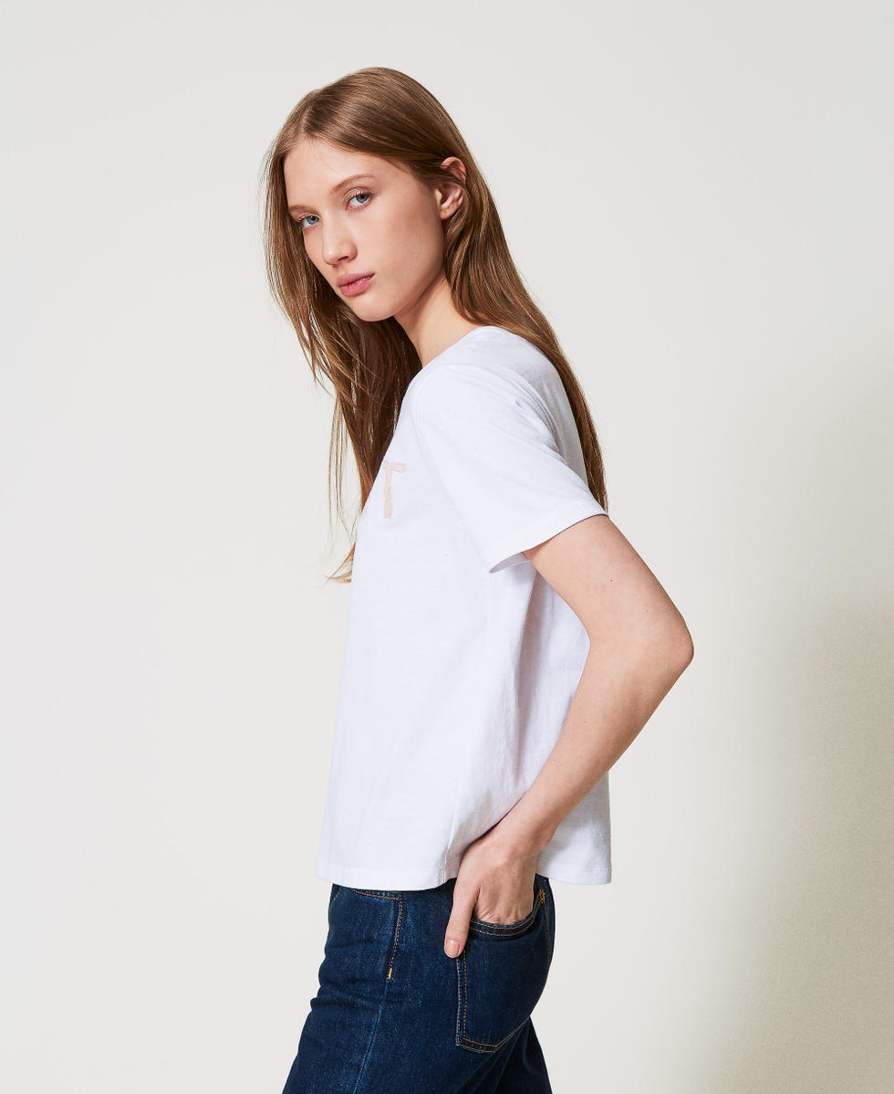 T-shirt avec broderie sigl&eacute;e Oval T Broderie Boutons de Fleurs Femme 251TT2042_12518_02