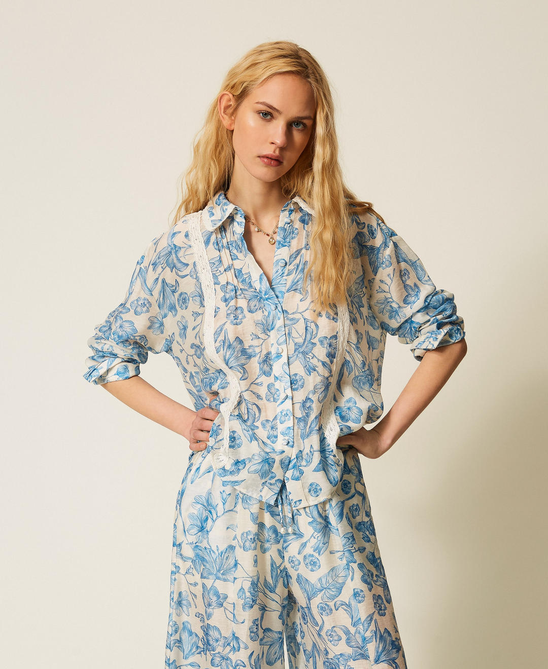 Chemise florale avec dentelle