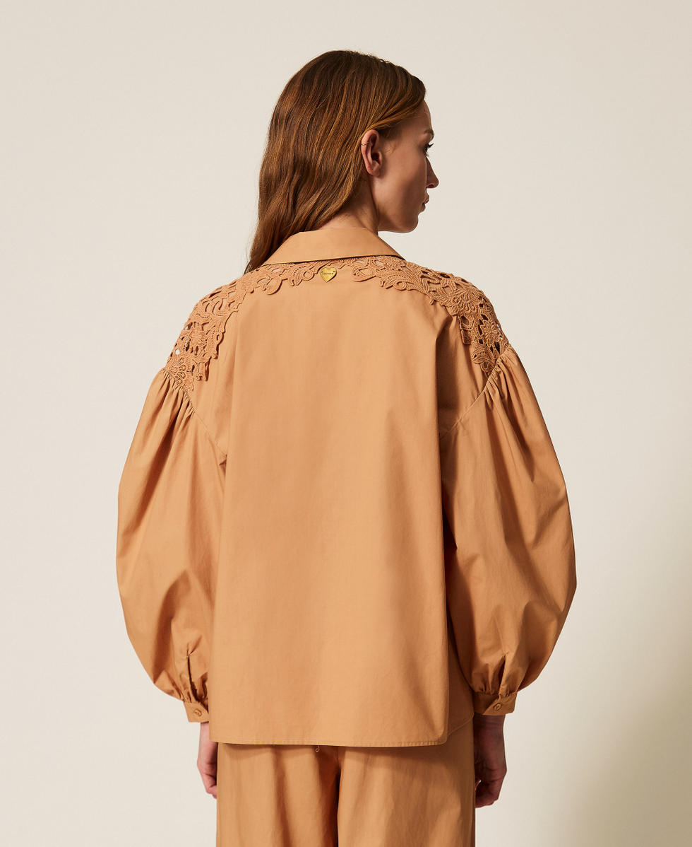 Chemise en popeline avec macram&eacute; Marron &laquo;&thinsp;Hazelnut&thinsp;&raquo; Femme 261LB2AJJ_10282_03