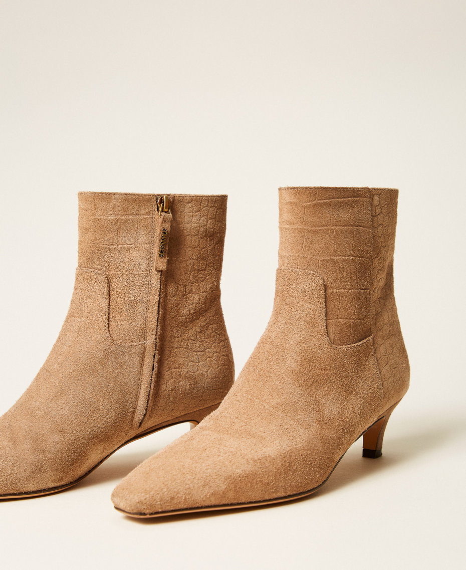 Bottines en cuir velours imprim&eacute; croco