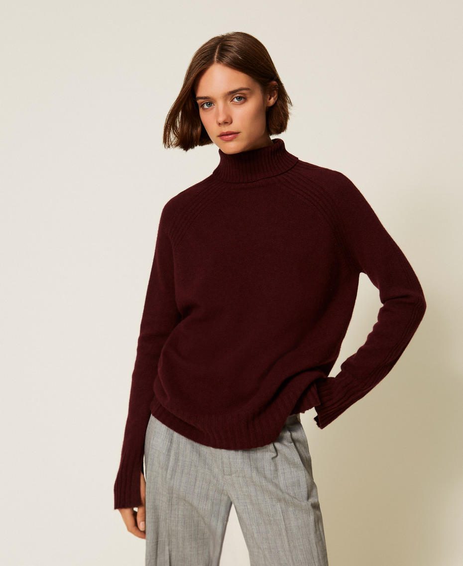 Cashmere blend turtleneck jumper “Wine tasting” Purple Woman 252TP3574_05609_01