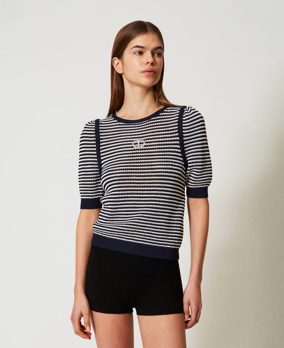 Gestreifter Pullover mit aufgesticktem Oval T Zweifarbig Schneewei&szlig; / Blue Night Frau 251TP3323_12261_01
