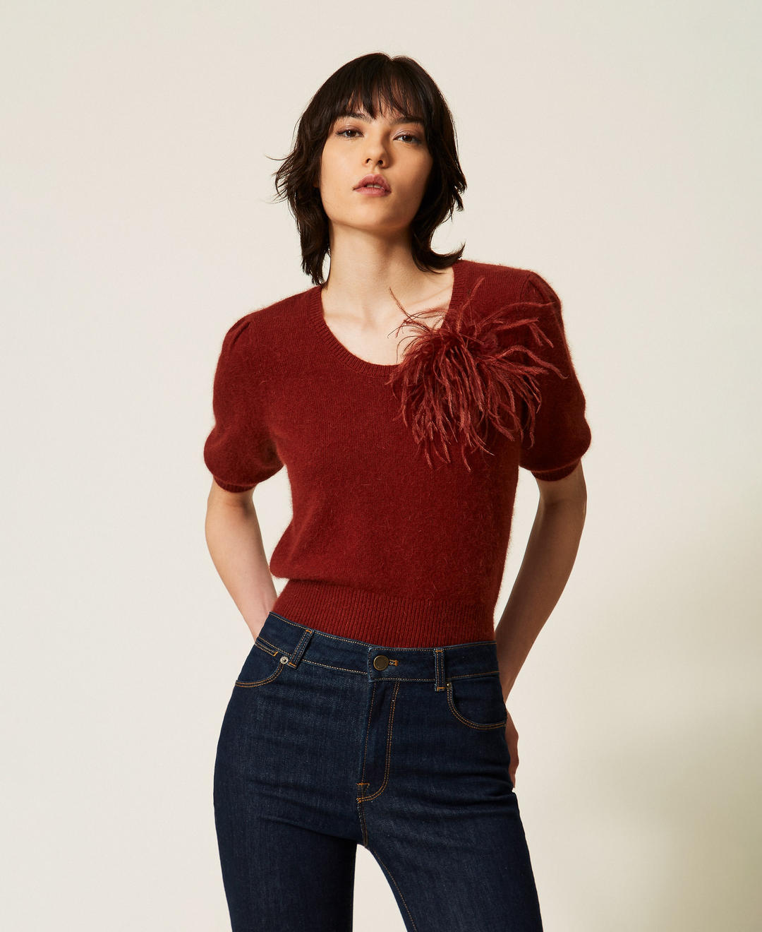 Pull en angora mélangé avec broche