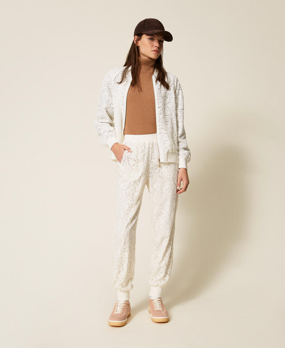 Joggers aus Spitze Mattweiß Frau 252LL2JBB_00526_01