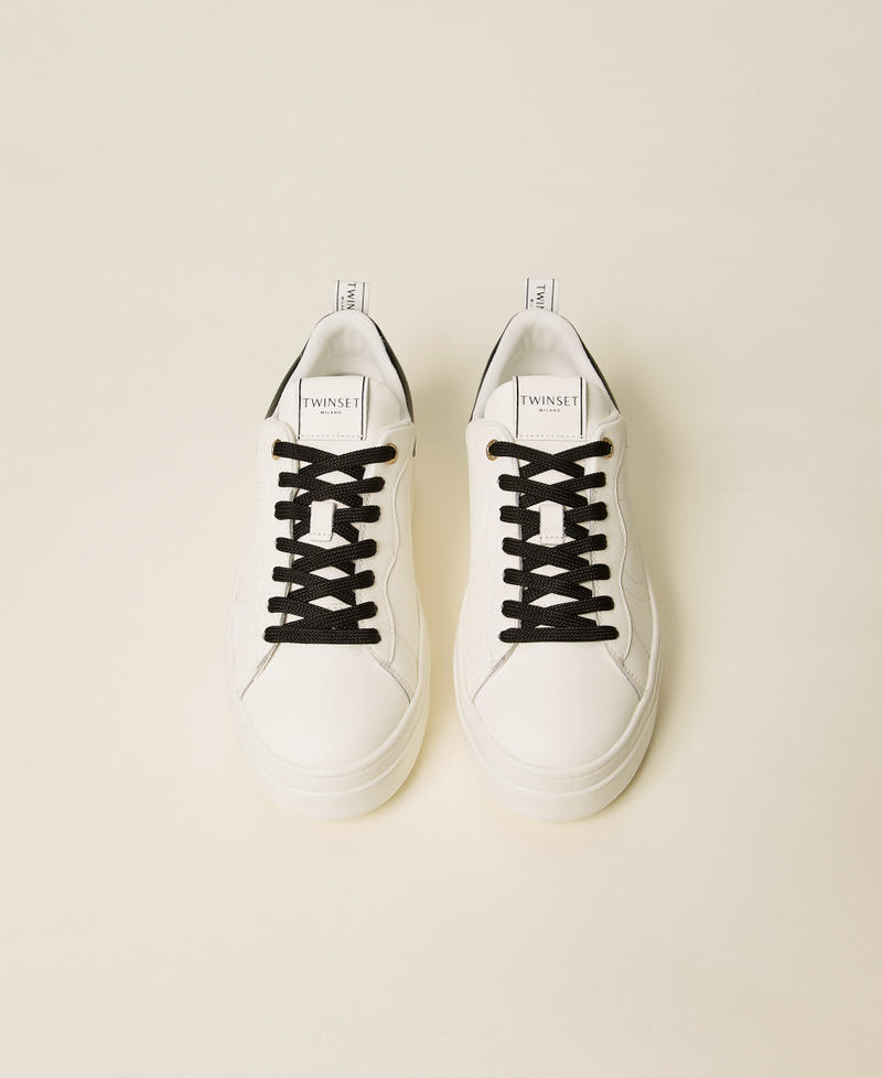 Flacher Sneaker aus Leder mit Logo Zweifarbig Optisches Weiß / Schwarz Frau 252TCP024_01870_04