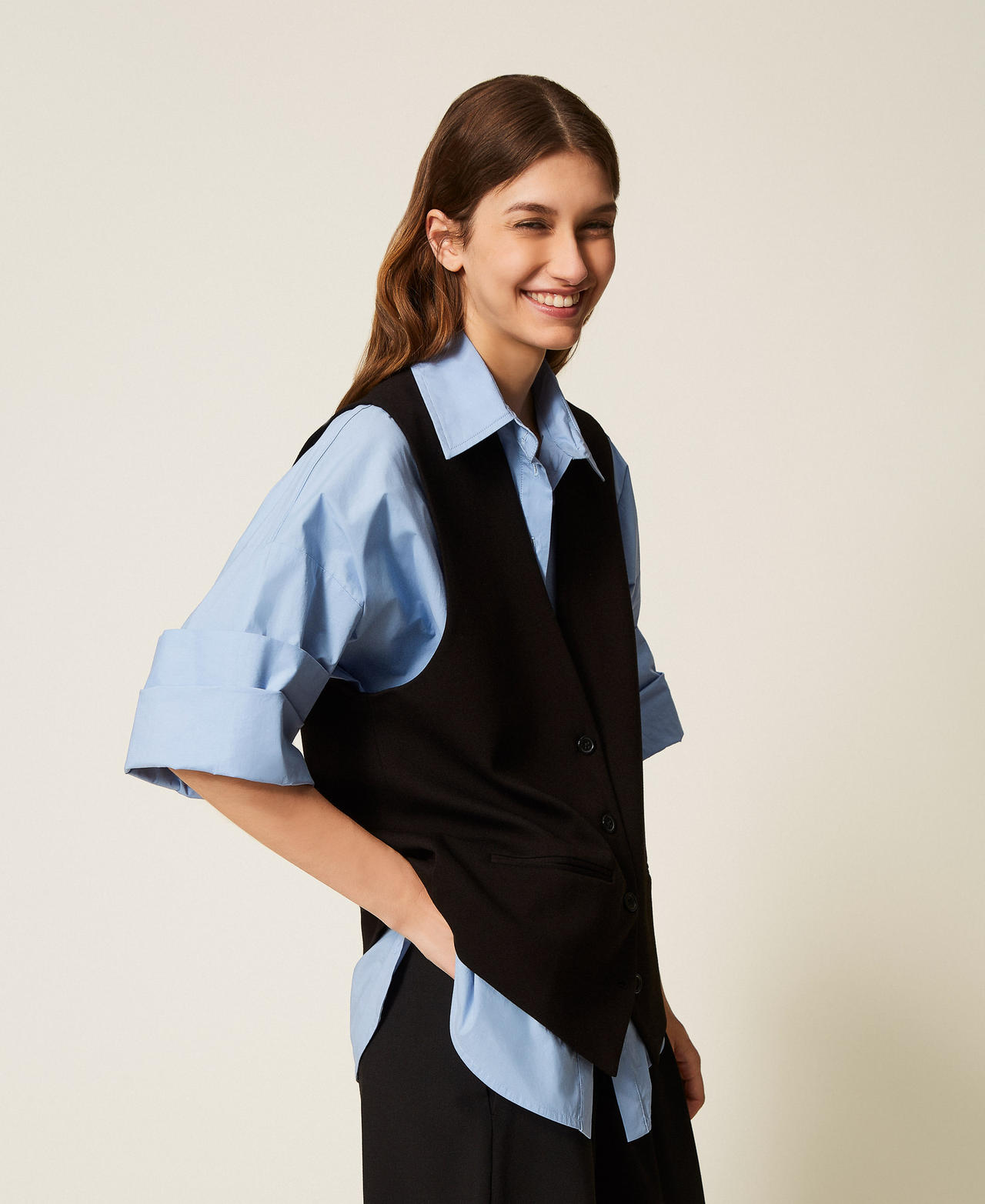 Waistcoat with buttons and welt pockets Black Woman 252AP2100_00006_02