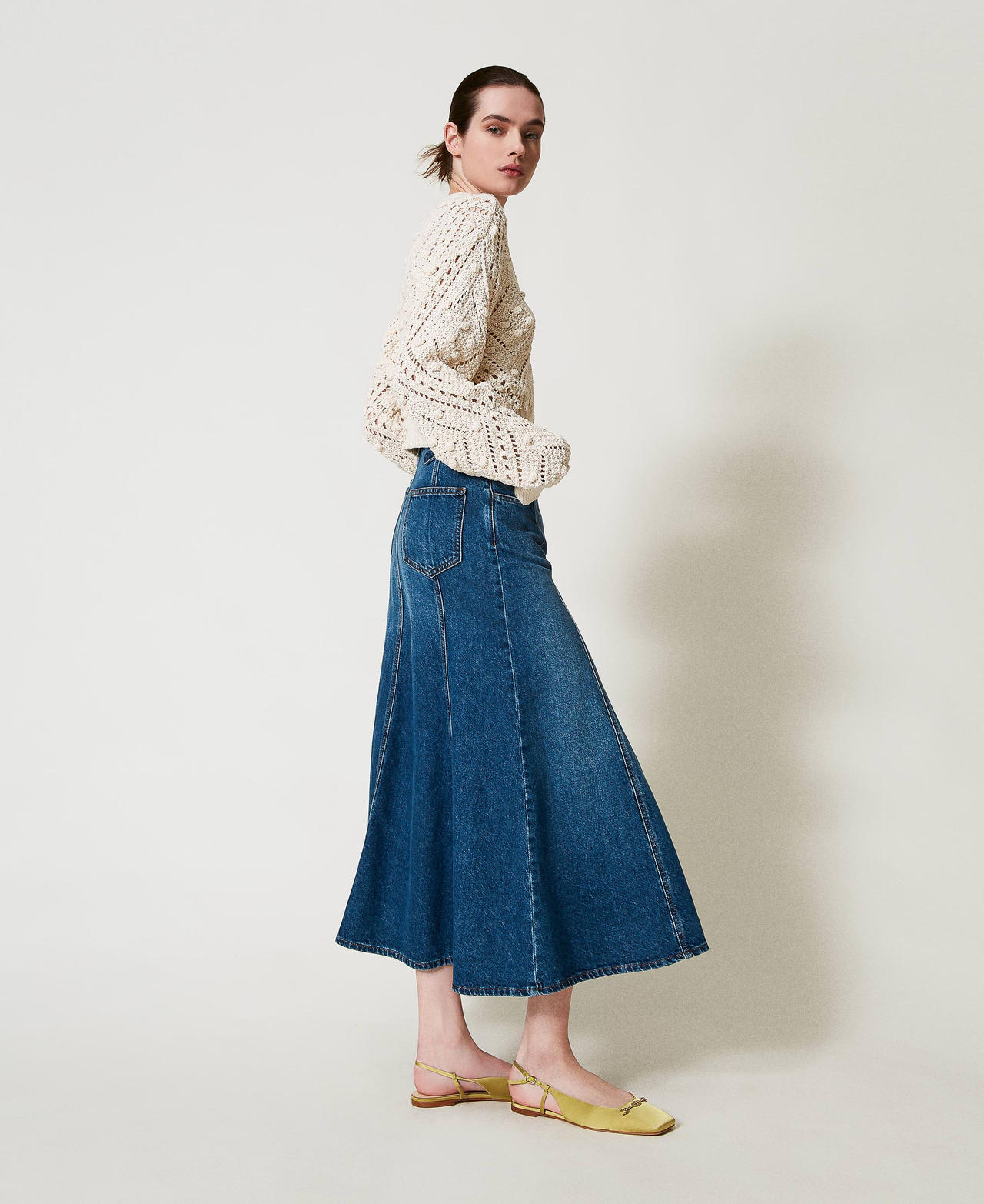 Jeansrock mit „Oval T“-Gürtel Mittleres "Denimblau" Frau 251TP2570_01611_02