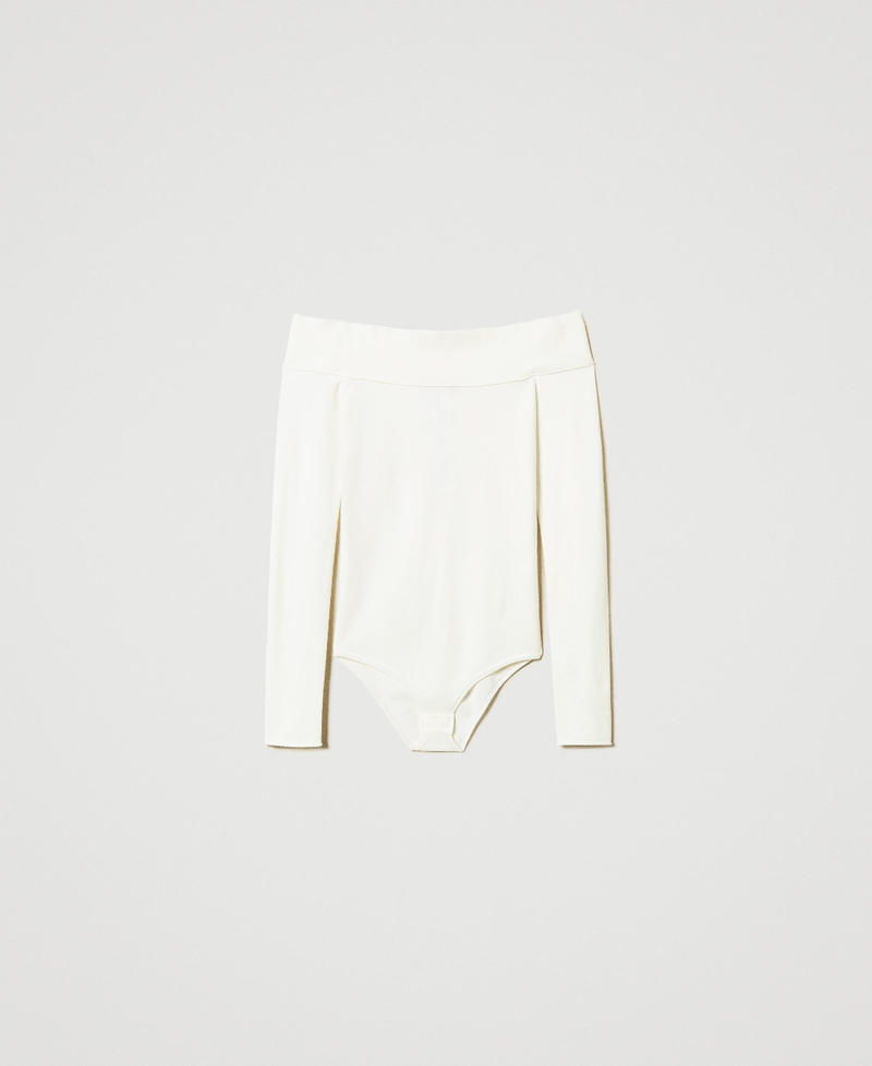 Nahtlos gearbeiteter Off-Shoulder-Strickbody Wei&szlig; Schnee Frau 232TN311J_00282_S0