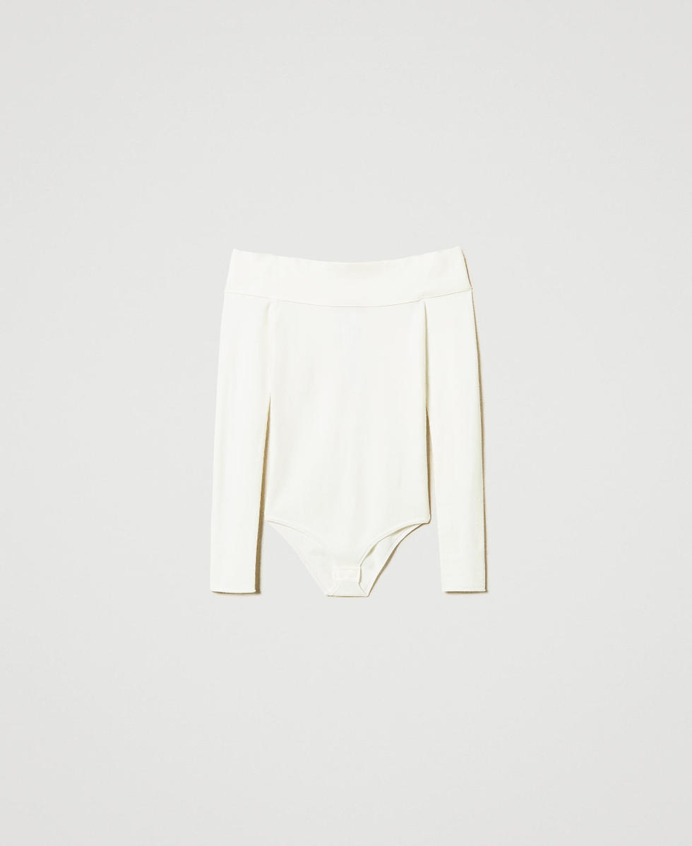 Nahtlos gearbeiteter Off-Shoulder-Strickbody Wei&szlig; Schnee Frau 232TN311J_00282_S0