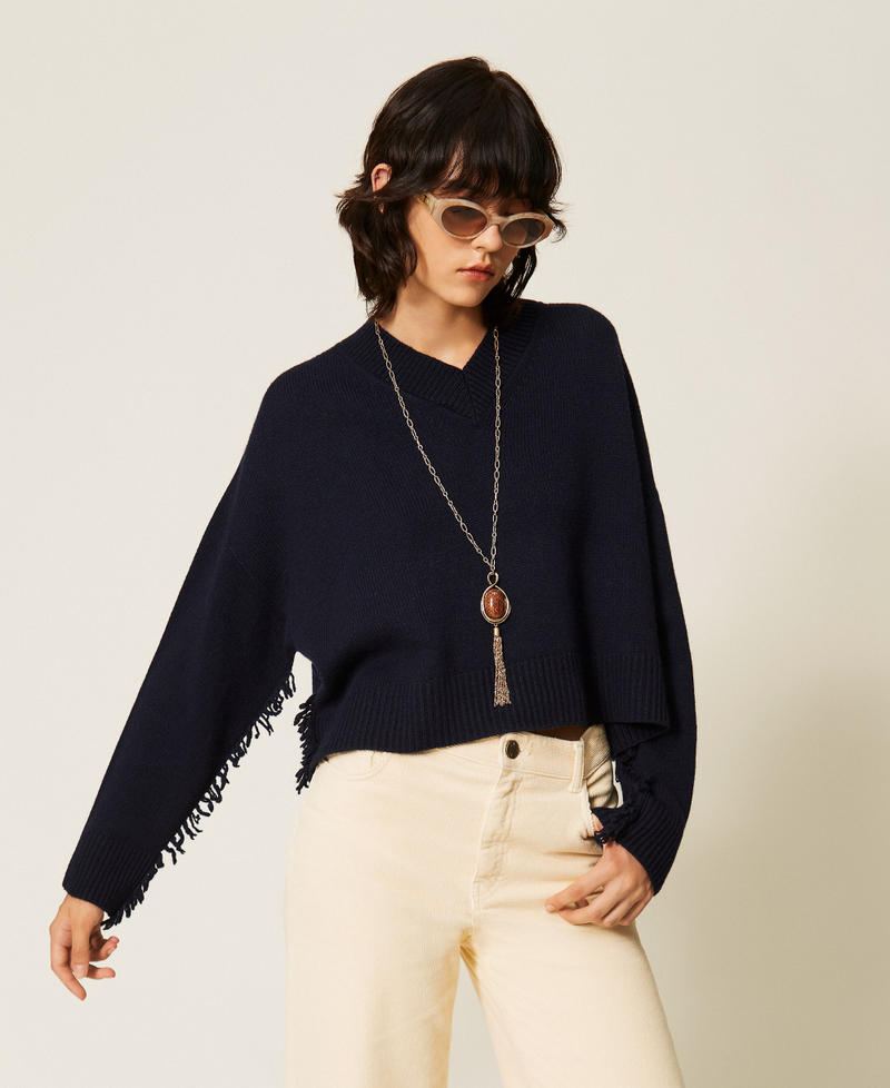 Pullover aus Wollmischung mit Fransen Klassisches Blau Frau 262TT3211_11956_01