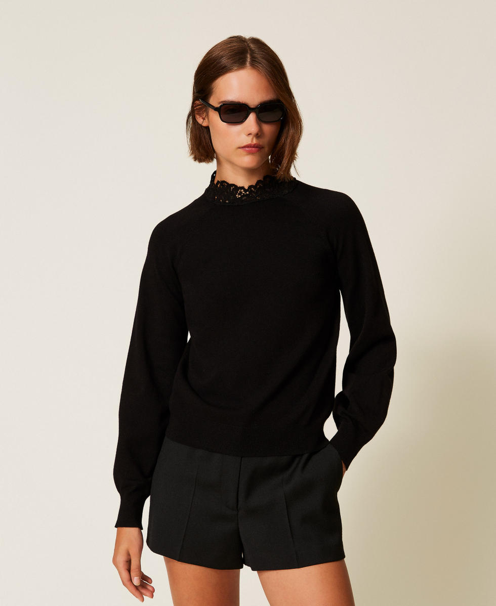 Turtleneck jumper with lace