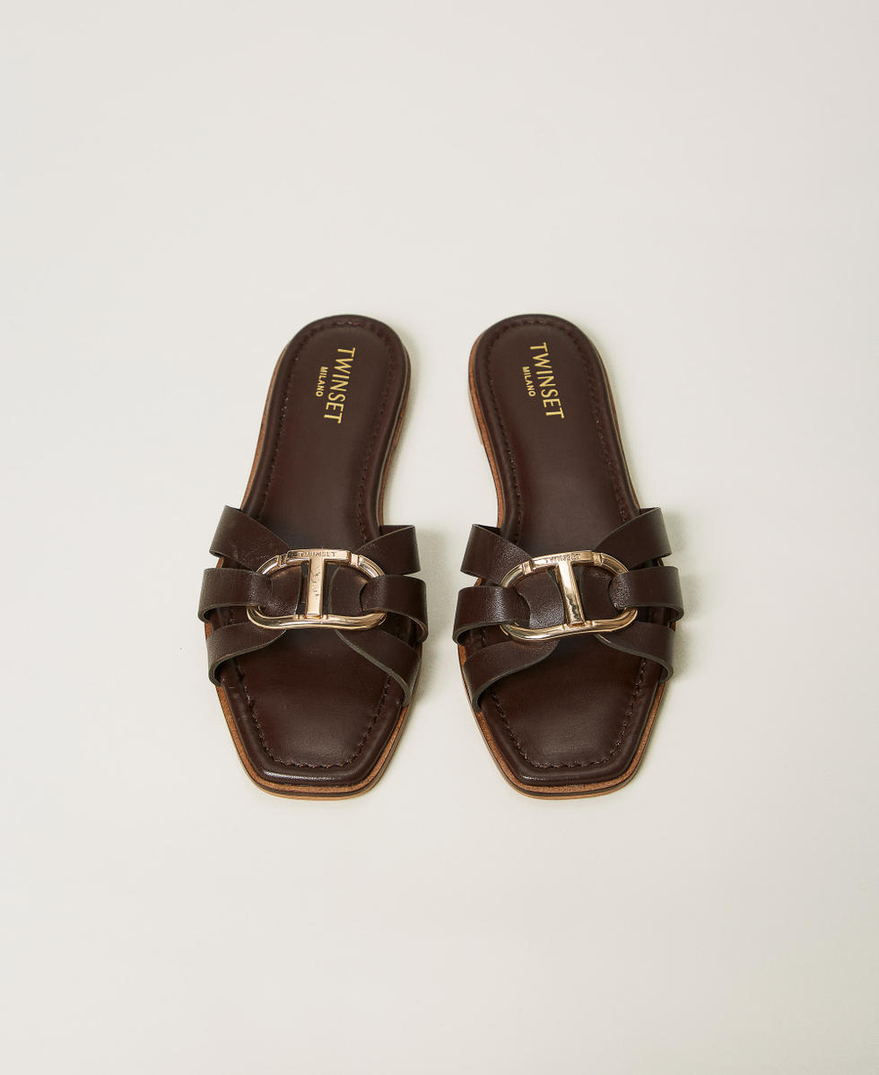 Slide-Pantolette aus Leder mit Oval T Chocolate Lab Frau 251TGT090_10780_04