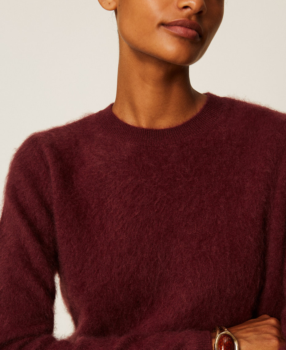 Pullover mit Rundhalsausschnitt aus geb&uuml;rsteter Wolle Bordeaux Frau 262TT3024_00020_04