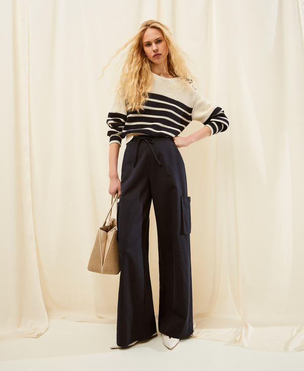 Pantal&oacute;n cargo amplio de gabardina