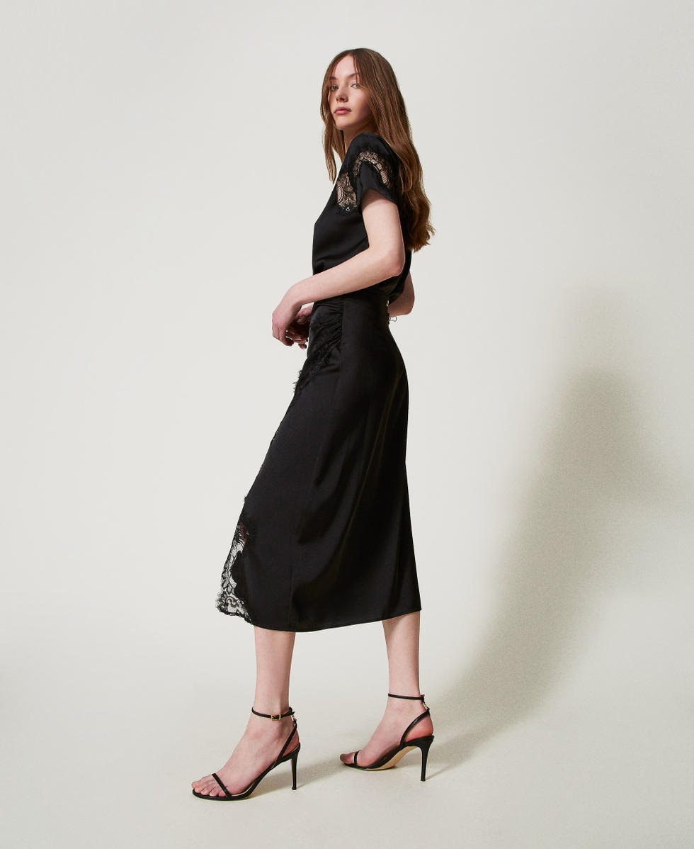 Falda midi de raso y encaje Negro Mujer 251TQ2011_00006_02