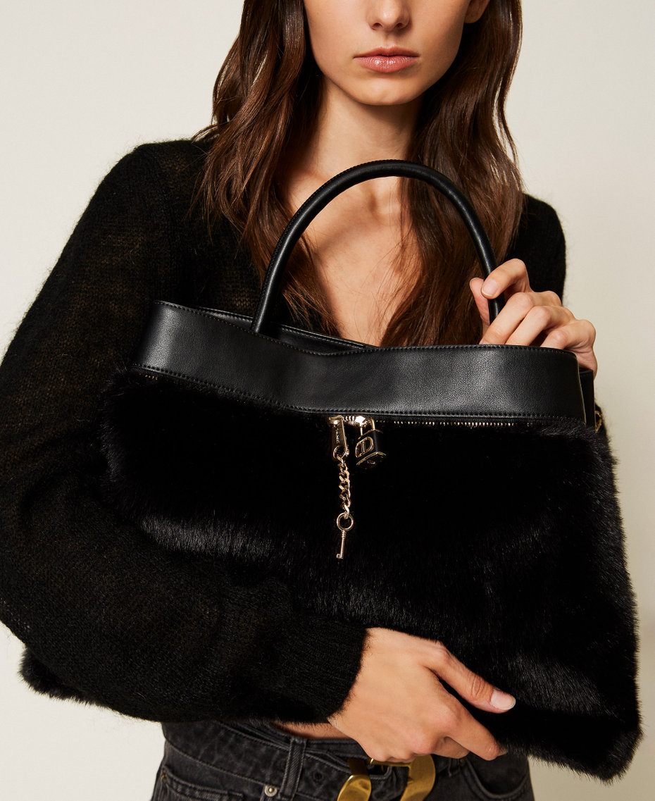 Bolso shopper de pelo sintético con lock Oval T Negro Mujer 252TD8400_00006_T0