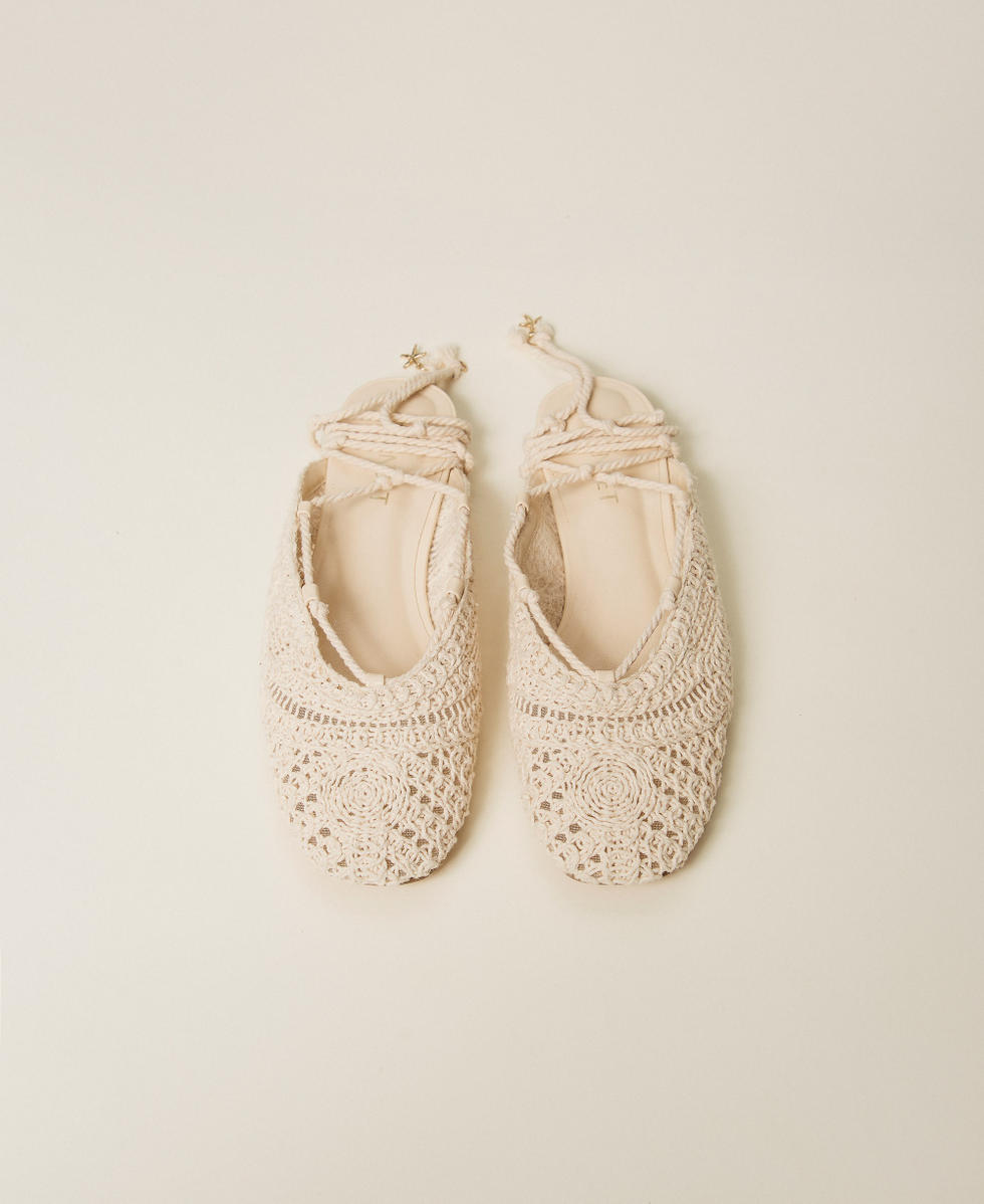 Ballerina-Pantolette im H&auml;keldessin Wei&szlig; Vanille Frau 261LMT014_00145_04