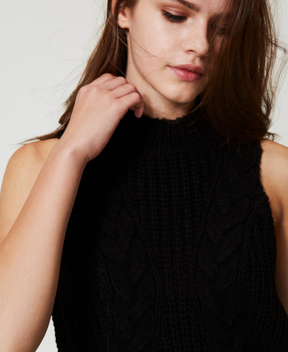 Stricktop mit Rippen und Z&ouml;pfen