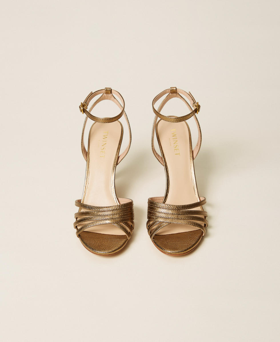 Sandalias de piel laminada con estampado Oro Amarillo Mujer 252TGT202_10366_04