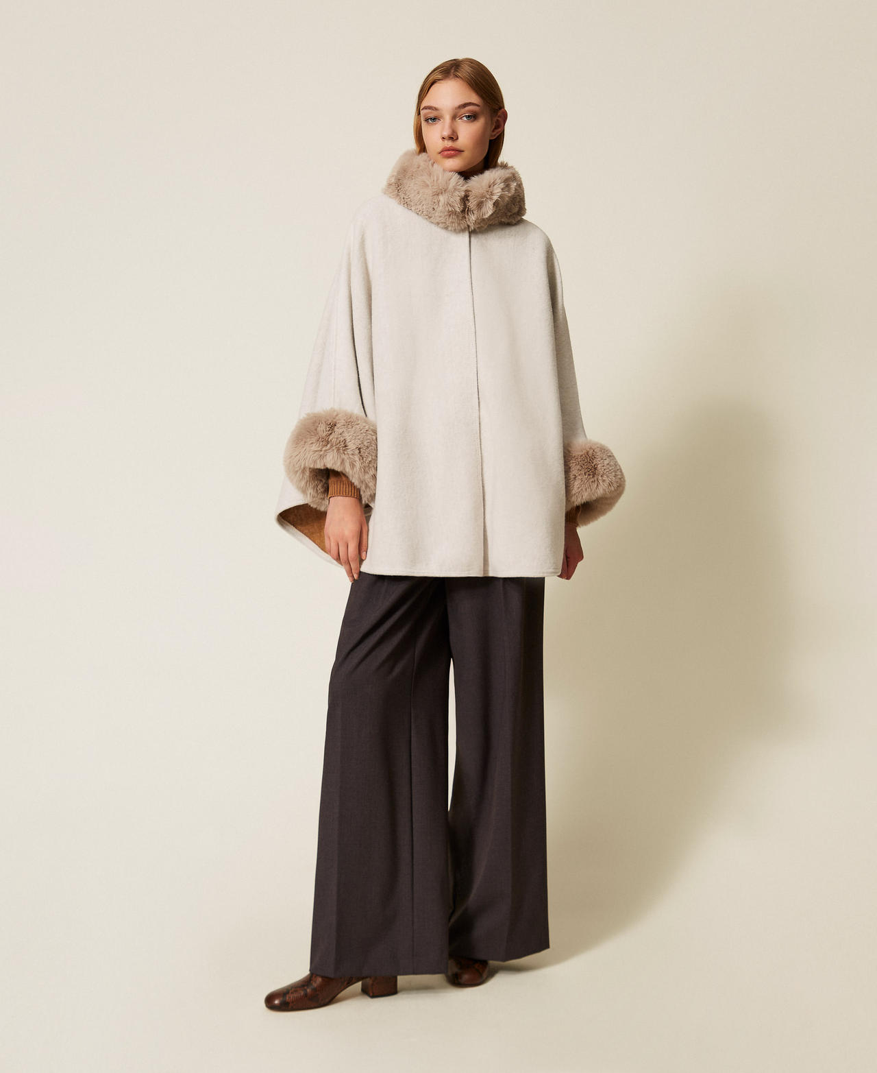 Wool cloth and faux fur poncho White Snow Woman 252TO5130_00282_03