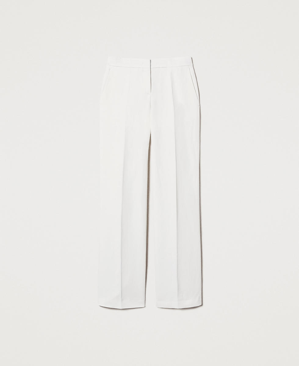 Straight trousers with pockets