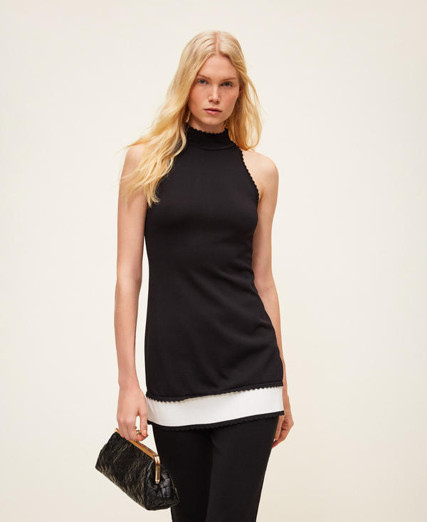 Zweifarbiges kurzes Strickkleid