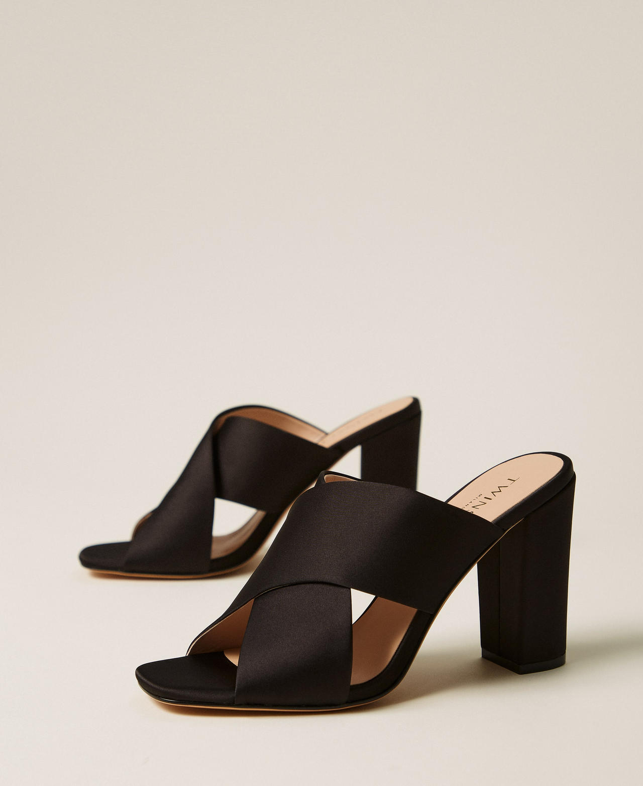 Mules aus Satin Schwarz Frau 261TCP104_00006_02