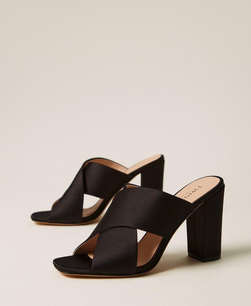 Mules aus Satin Schwarz Frau 261TCP104_00006_02