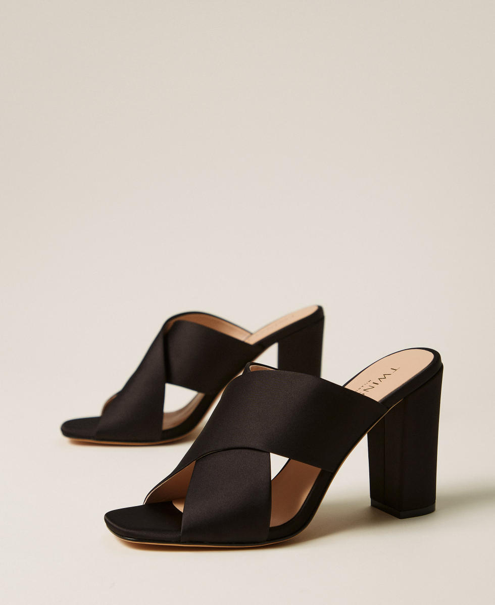 Mules aus Satin Schwarz Frau 261TCP104_00006_02