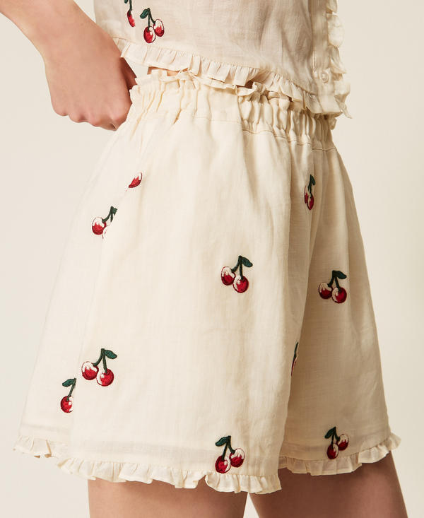Ramie shorts with cherry embroidery