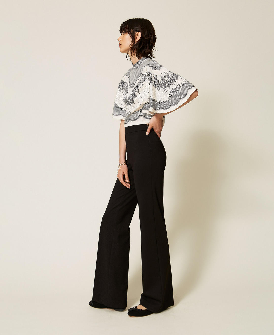 Pantalon évasé avec pli