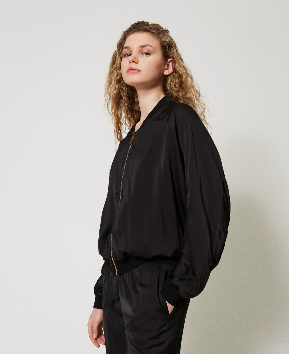 Cazadora b&oacute;mber de raso