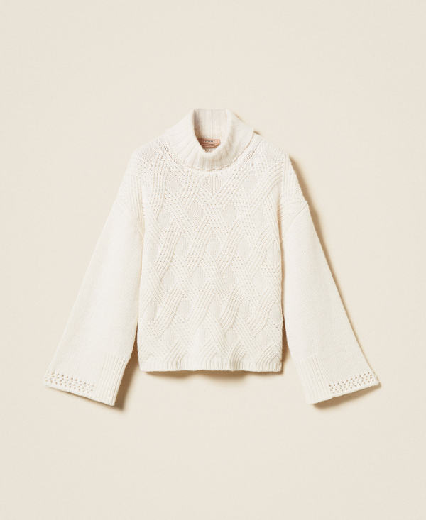 Rollkragenpullover mit Flechtdetail