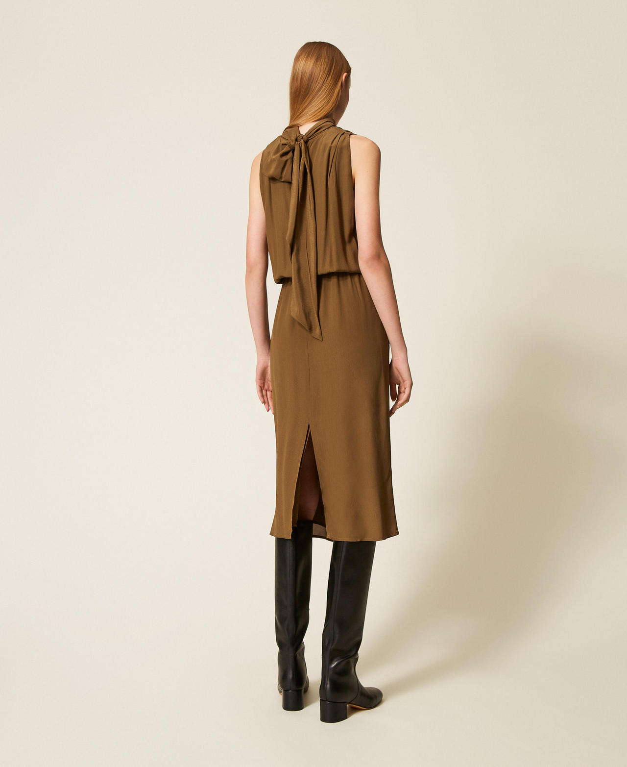 Midi-Kleid aus Crêpe de Chine Buchengrün Frau 252TF2080_12537_03