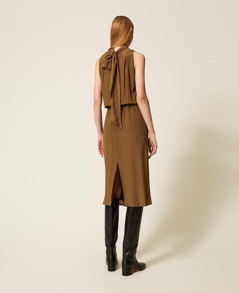 Midi-Kleid aus Crêpe de Chine Buchengrün Frau 252TF2080_12537_03