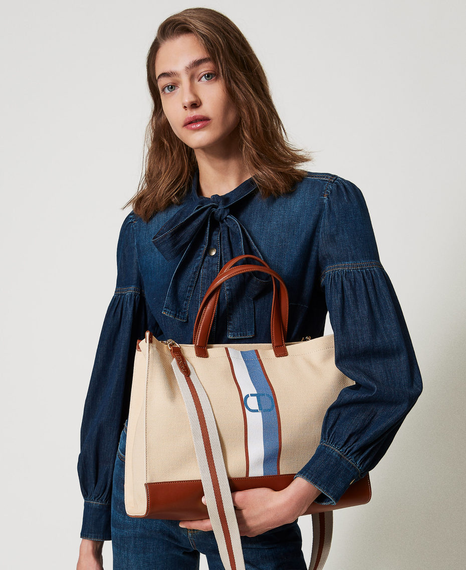 Canvas shopper bag with Oval T