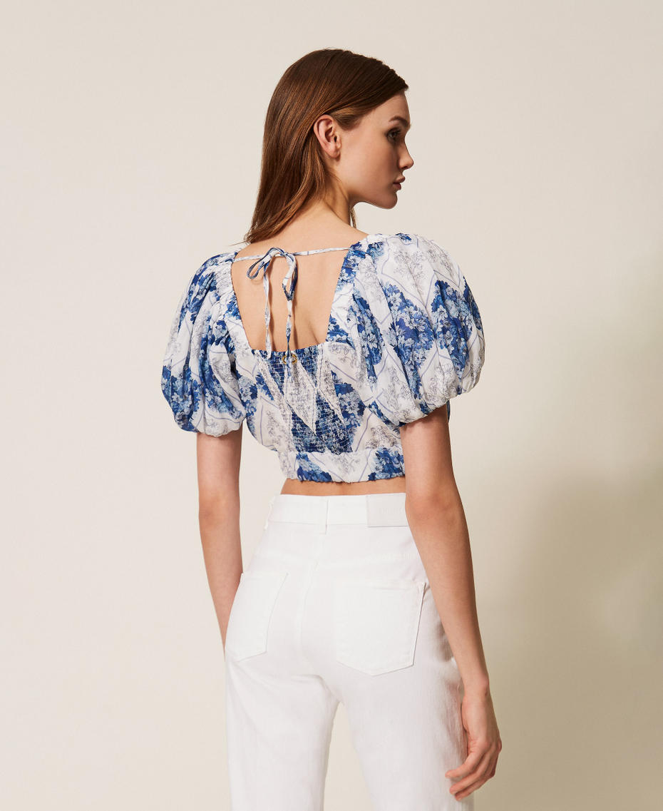 Cropped-Bluse aus Ramie mit floralem Print Floraler Rauten-Print/Topas-Hellblau Frau 261TP213D_13405_03