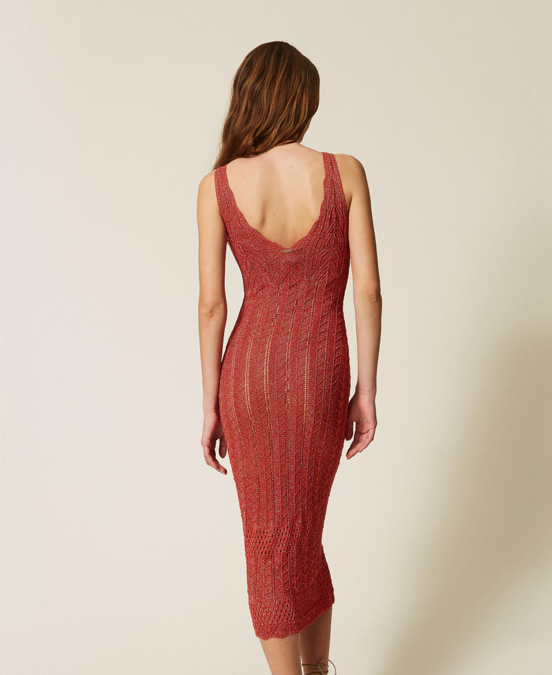 Langes, figurbetontes Strickkleid mit Lurex Dunkles "Lip Gloss"-Rot Lurex Frau 261TT3322_11697_03
