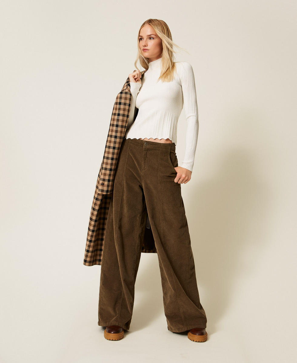 Scalloped hem rib knit turtle neck jumper