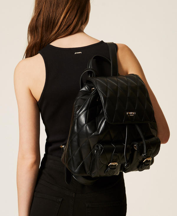 Rucksack mit Steppmuster und Taschen